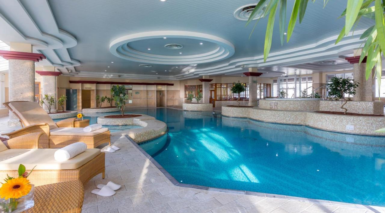 Slieve Russell Hotel แบลลีคอนเนลล์ ภายนอก รูปภาพ