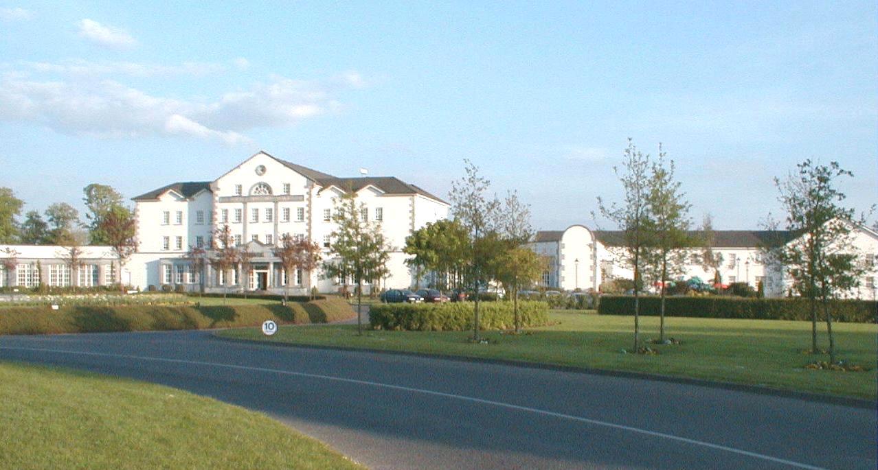 Slieve Russell Hotel แบลลีคอนเนลล์ ภายนอก รูปภาพ
